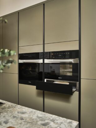 MG0007 Magnet D&R_Oven Hero_Retouched Version (1)